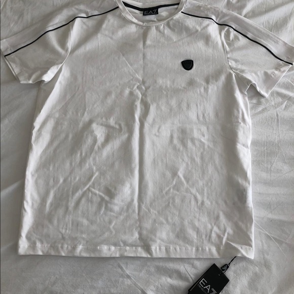 BNWT Armani T-Shirt with tags - Picture 2 of 6